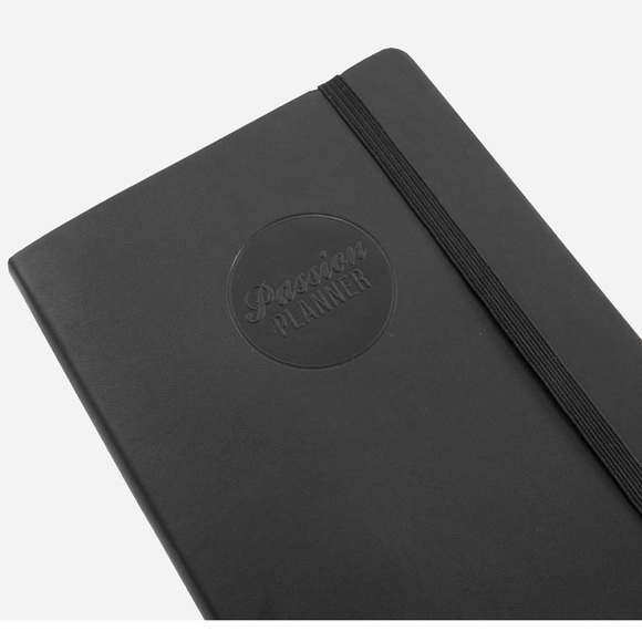PASSION PLANNER: WEEKLY 2021 BLACK - Picture 2 of 3